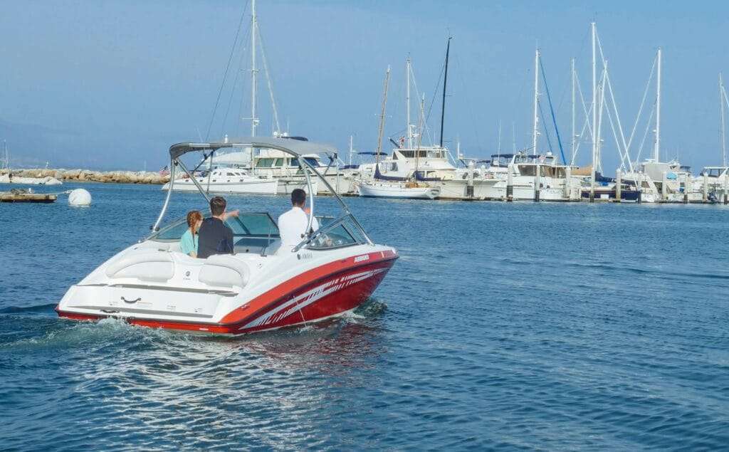 Barco para usar con el titulín, licencia de navegación en Gijón, Asturias