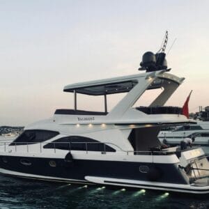 Barco con título capitán de yate en Gijón