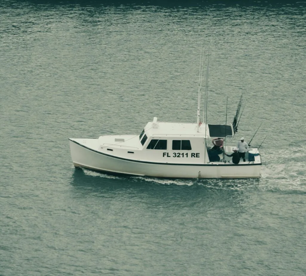 Barco para usar con el titulo de patrón de navegación básica en Gijón, Asturias
