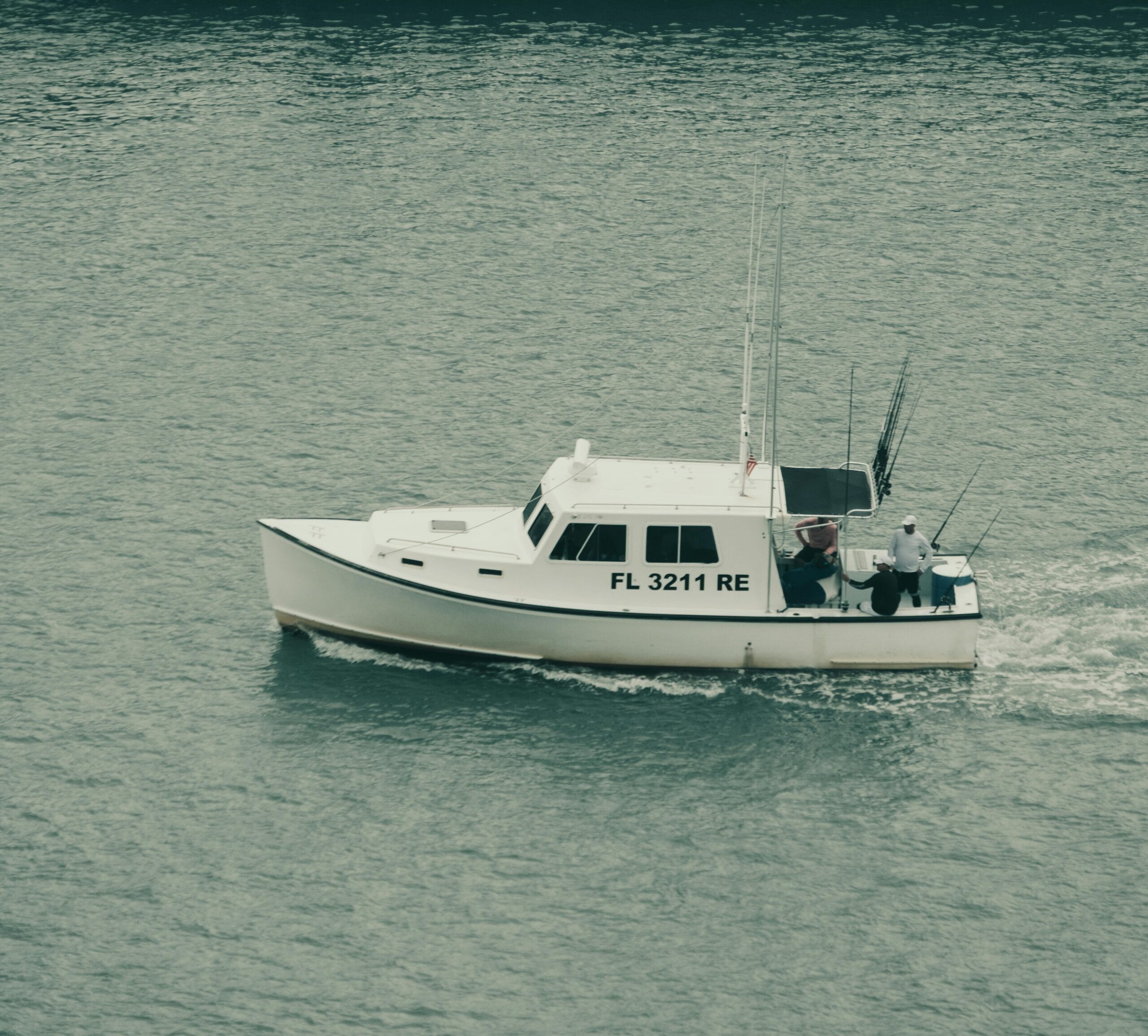 Barco para usar con el titulo de patrón de navegación básica en Gijón, Asturias