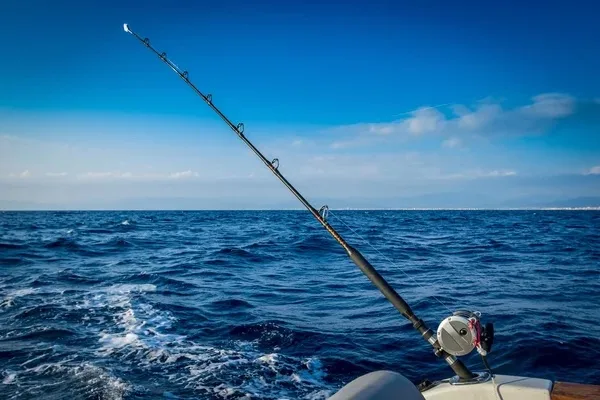 alquilar barco para pescar en Gijon