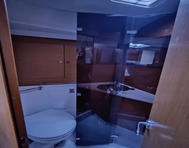 Sun Odyssey 49i “ZI” baño