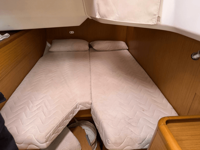 Sun Odyssey 49i “ZI” camarote 2