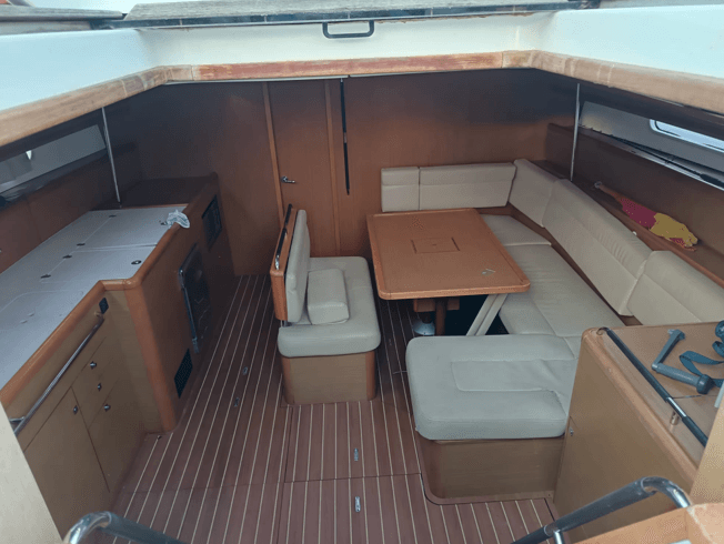 Sun Odyssey 49i “ZI” interior